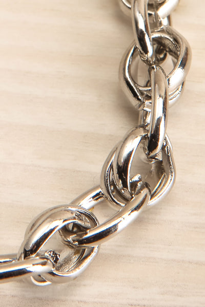 Praesum Large Silver Chain Necklace | La petite garçonne flat close-up