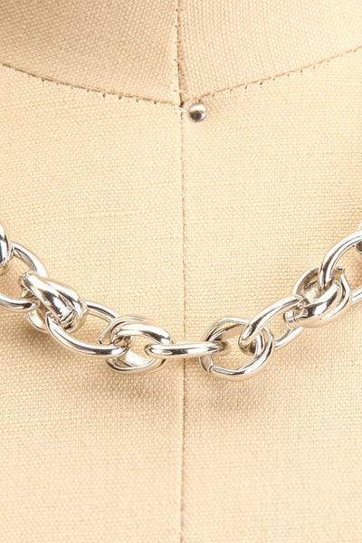 Praesum Large Silver Chain Necklace | La petite garçonne close-up