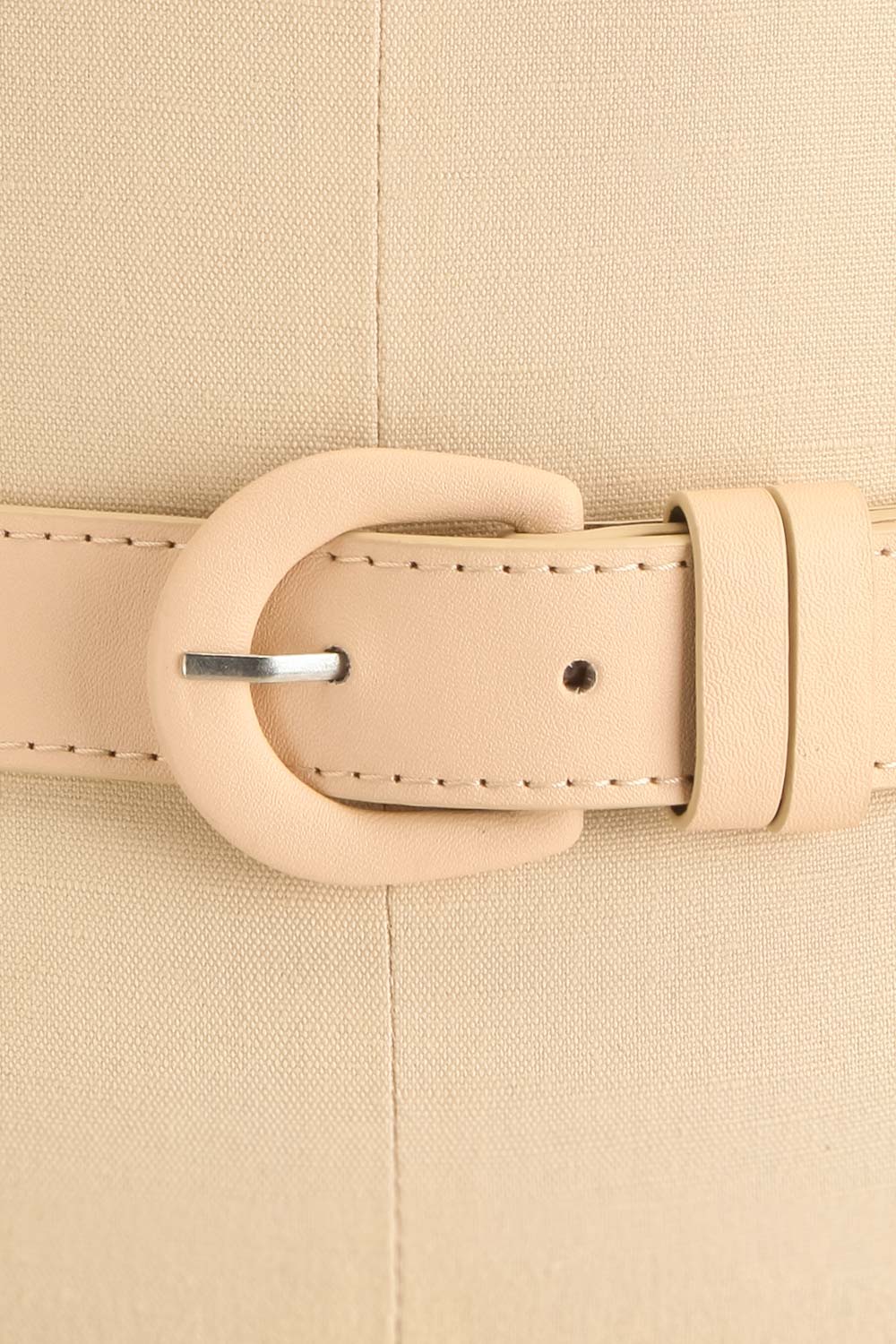 Premier Cercle Beige Faux-Leather Belt | La petite garçonne close-up