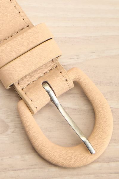 Premier Cercle Beige Faux-Leather Belt | La petite garçonne flat close-up