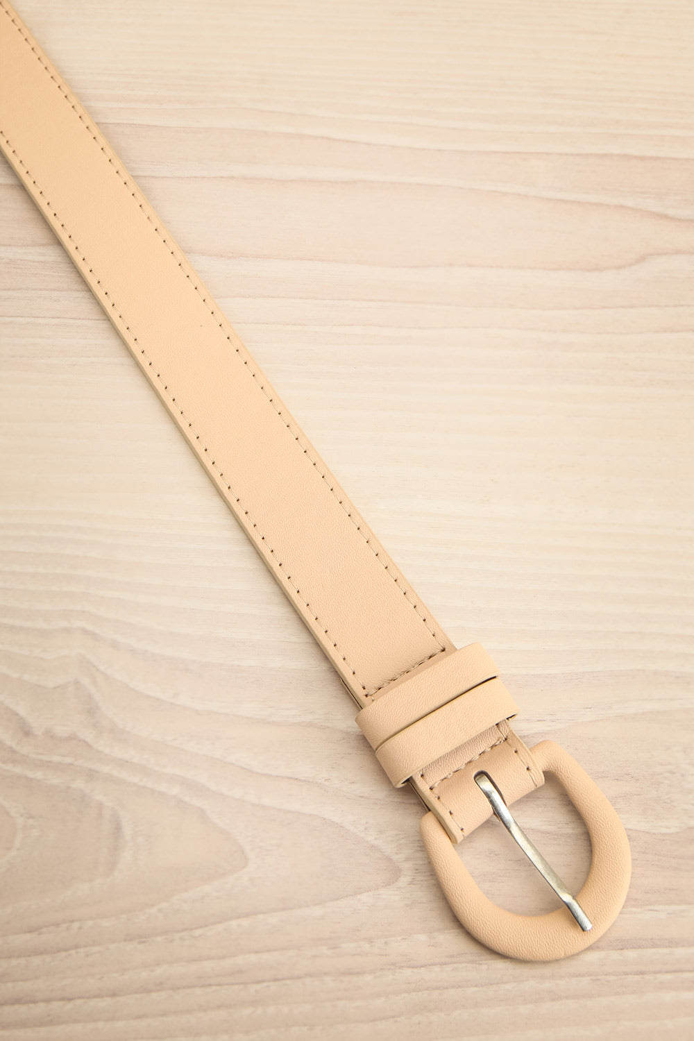 Premier Cercle Beige Faux-Leather Belt | La petite garçonne flat view