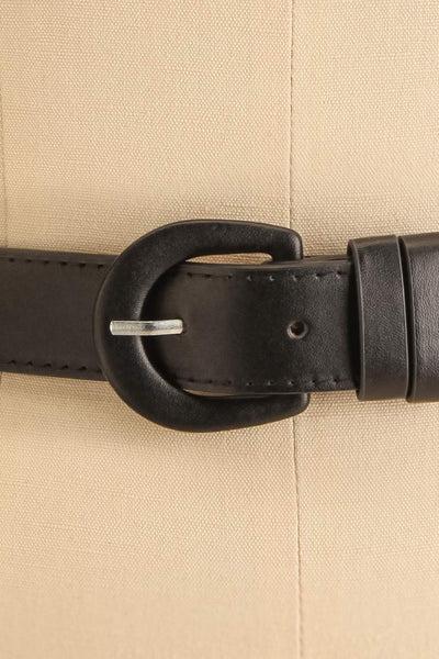 Premier Cercle Black Faux-Leather Belt | La petite garçonne close-up