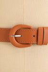 Premier Cercle Caramel Faux-Leather Belt | La petite garçonne close-up