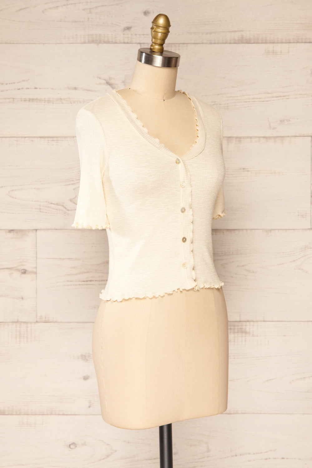 Pronoia Beige Ribbed Crop Top w/ Short Sleeves | La petite garçonne side view