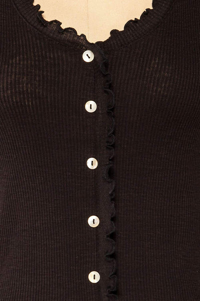 Pronoia Black Ribbed Crop Top w/ Short Sleeves | La petite garçonne details