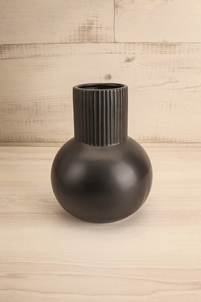 Prosum Matte Black Textured Ceramic Vase | Maison garçonne