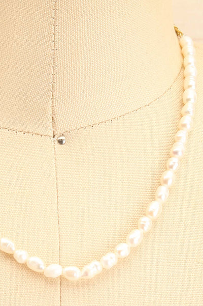 Ptolemea Gold Fresh Water Pearl Necklace | La petite garçonne close-up