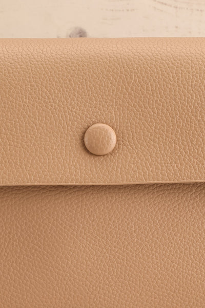 Puppis Taupe Textured Faux-Leather Handbag | La petite garçonne front close-up