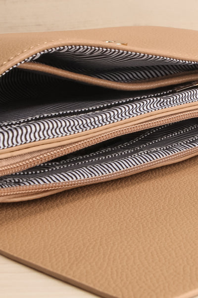 Puppis Taupe Textured Faux-Leather Handbag | La petite garçonne inside close-up