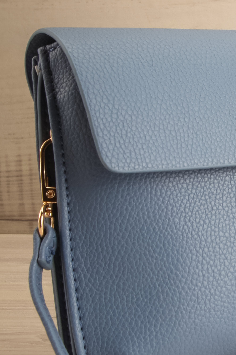 Puppis Blue Textured Faux-Leather Handbag | La petite garçonne side close-up