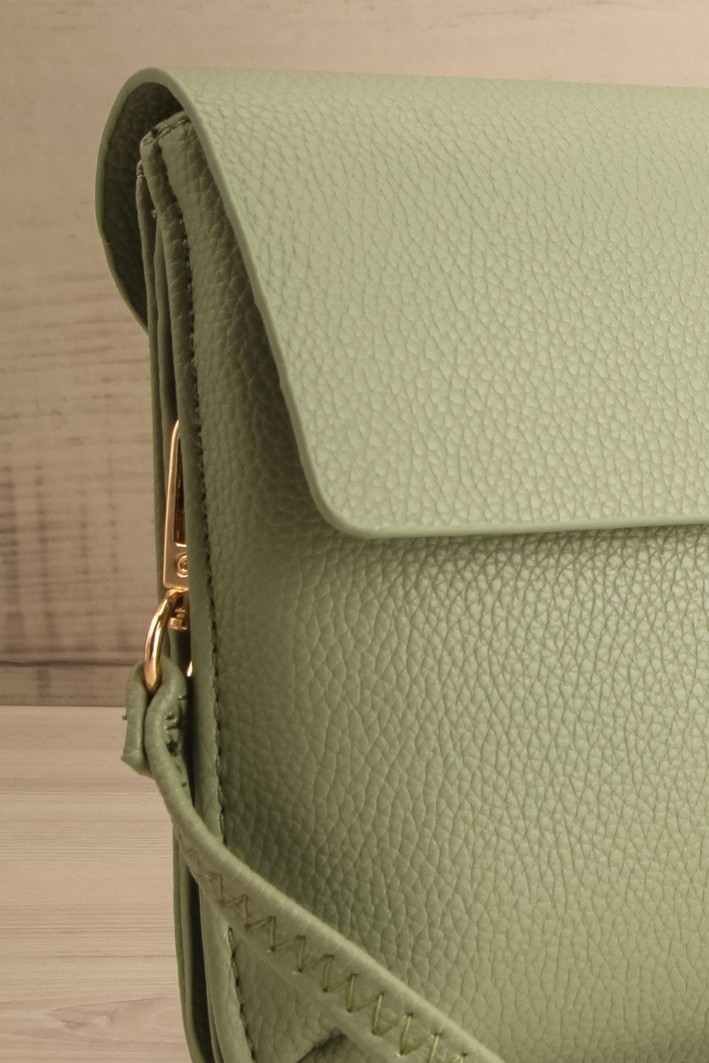 Puppis Green Textured Faux-Leather Handbag | La petite garçonne side close-up