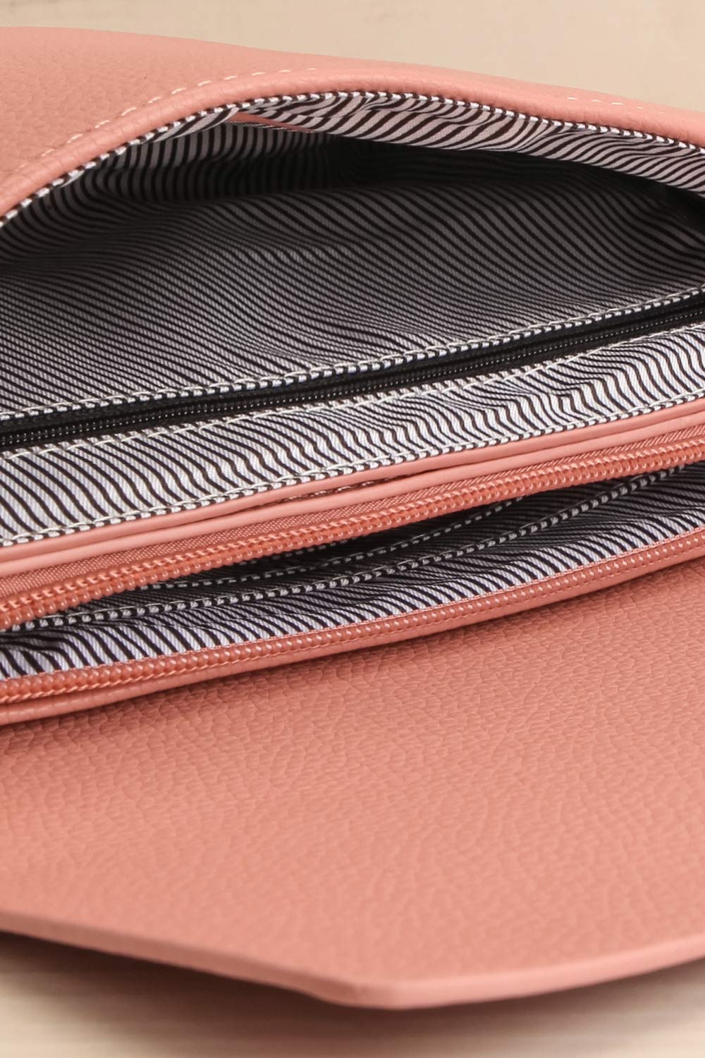 Puppis Blush Textured Faux-Leather Handbag | La petite garçonne inside close-up