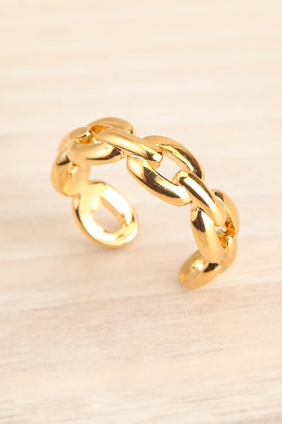 Quadran Gold Ring | La petite garçonne close-up