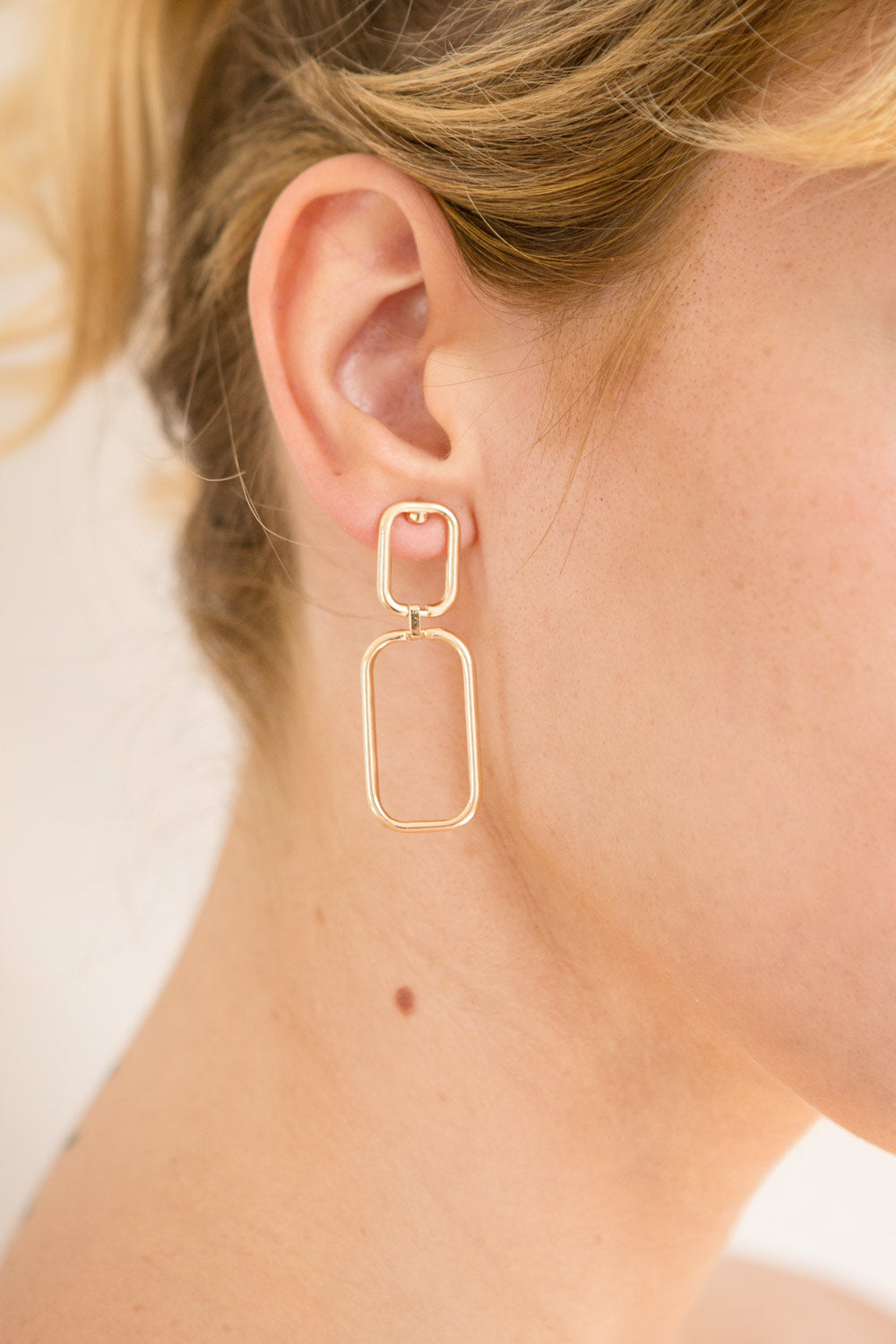 Quorkat Gold Rectangle Pendant Earrings | La petite garçonne model