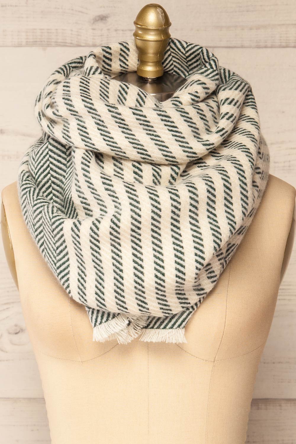 Raccourci Green Herringbone Patterned Scarf | La petite garçonne close-up