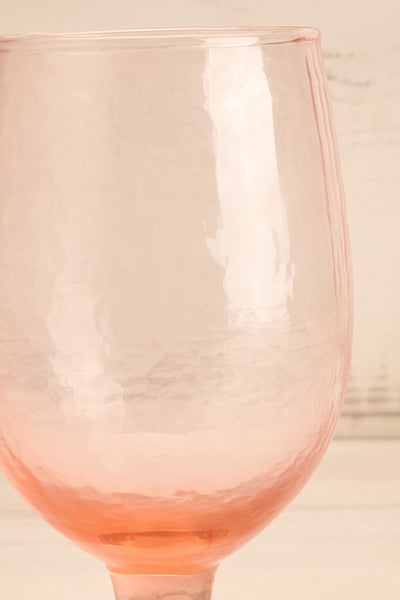 Ramasse Pink Tinted Textured Wine Glass | La petite garçonne top close-up