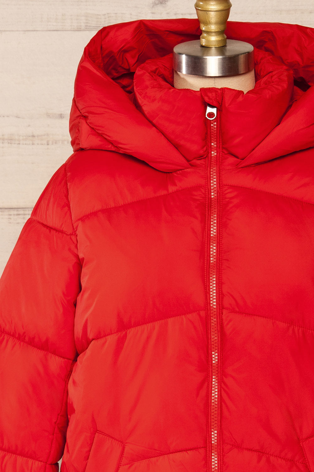 Rasdale Red Short Puffer Coat | La petite garçonnefront close up