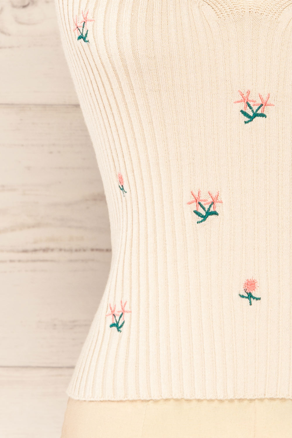Rhudn Beige Floral Embroidered Cropped Cami | La petite garçonne bottom close-up