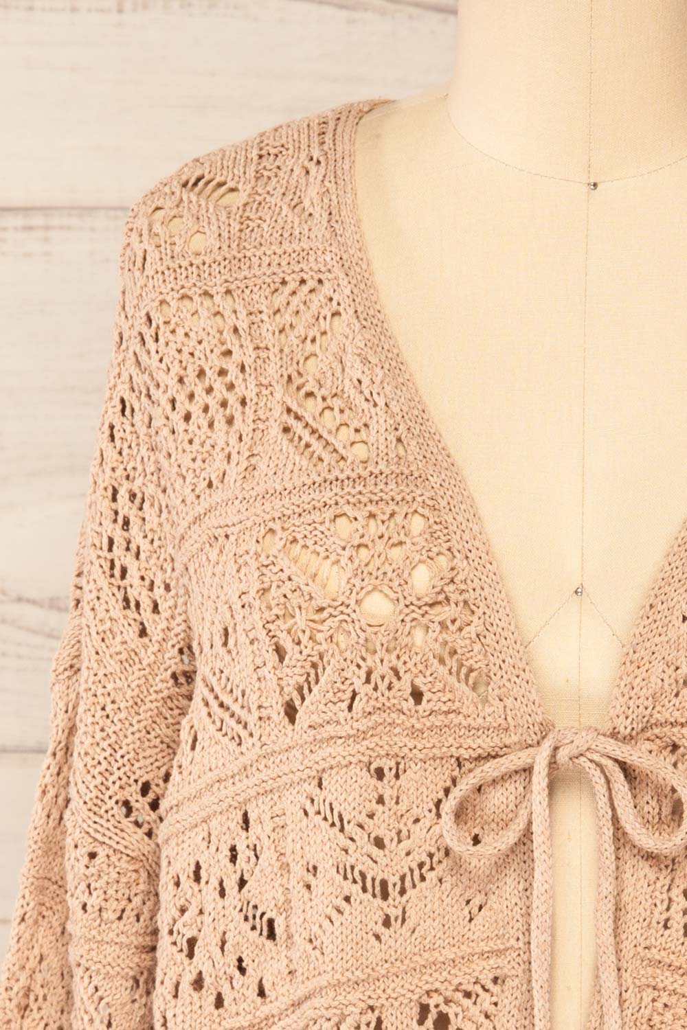 Ripson Beige Cropped Crochet Cardigan | La petite garçonne front close-up