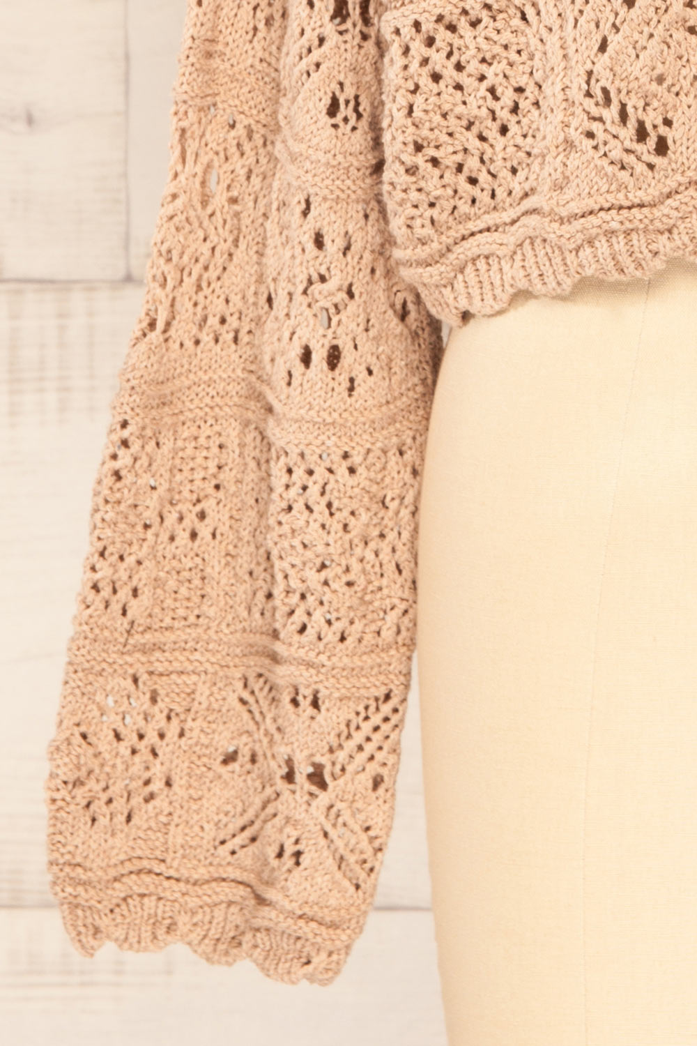 Ripson Beige Cropped Crochet Cardigan | La petite garçonne sleeve