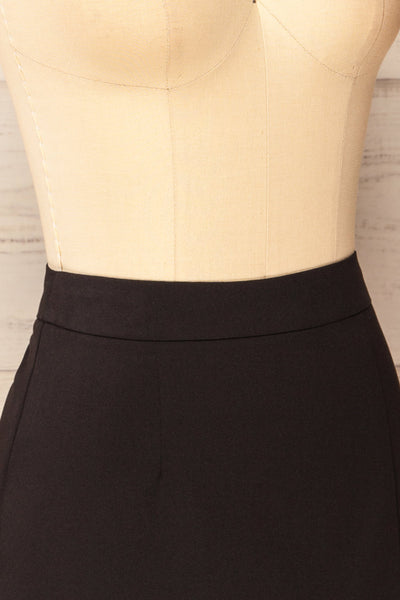 Rivas Black Short Skirt with Slit | La petite garçonne side close-up
