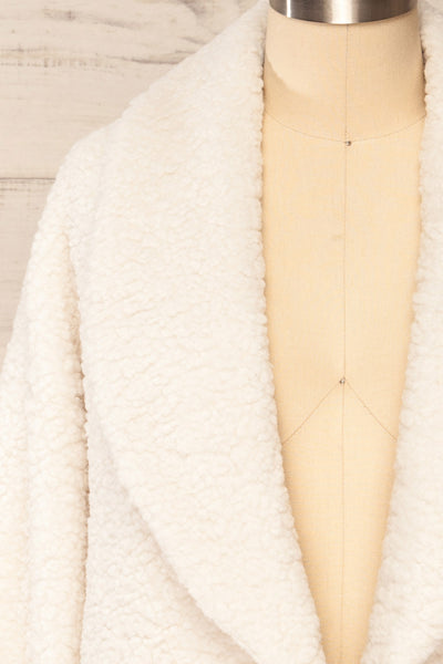 Roquetas Ivory Fleece Jacket | La petite garçonne front close-up