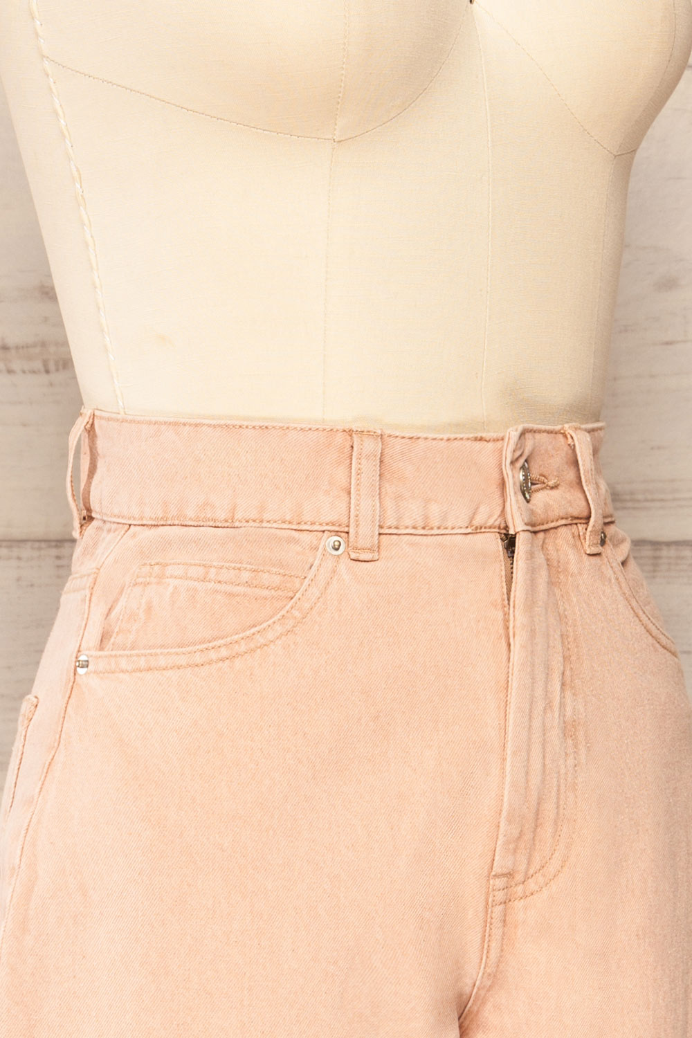 Rugby Light Peach High-Waisted Wide Leg Jeans | La petite garçonne side close-up