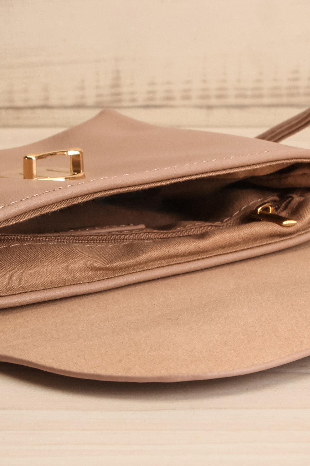 Sabadell Blush Small Crossbody Bag | La petite garçonne inside close-up