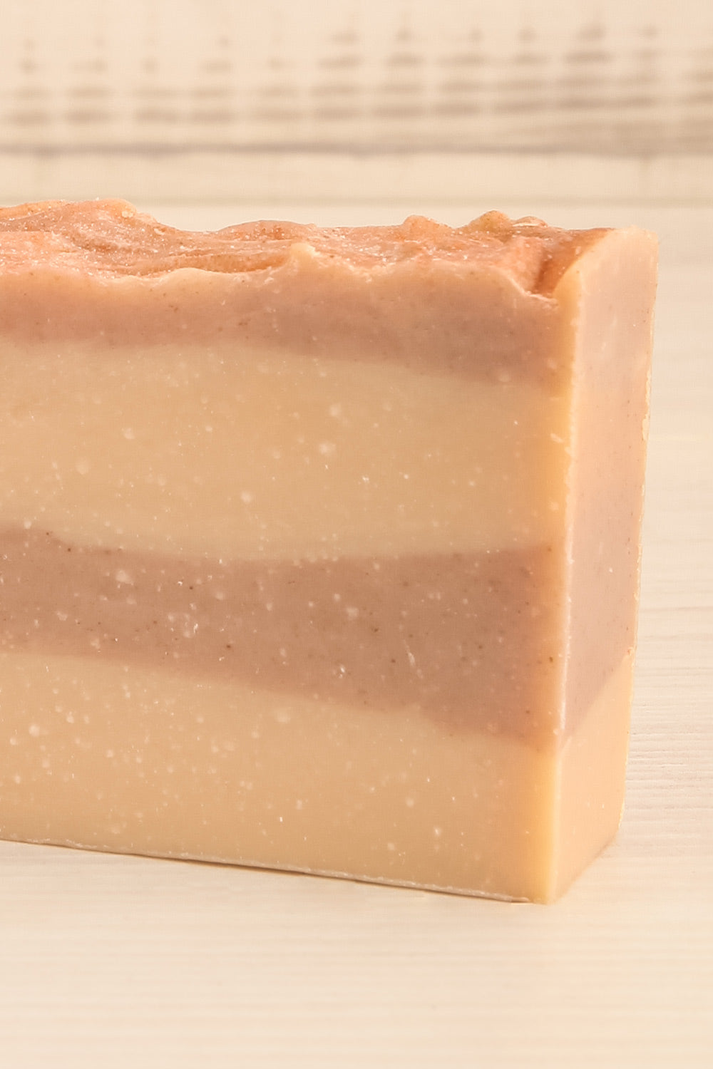 Savon Cardamome et Tabac Perfumed Soap | La petite garçonne close-up