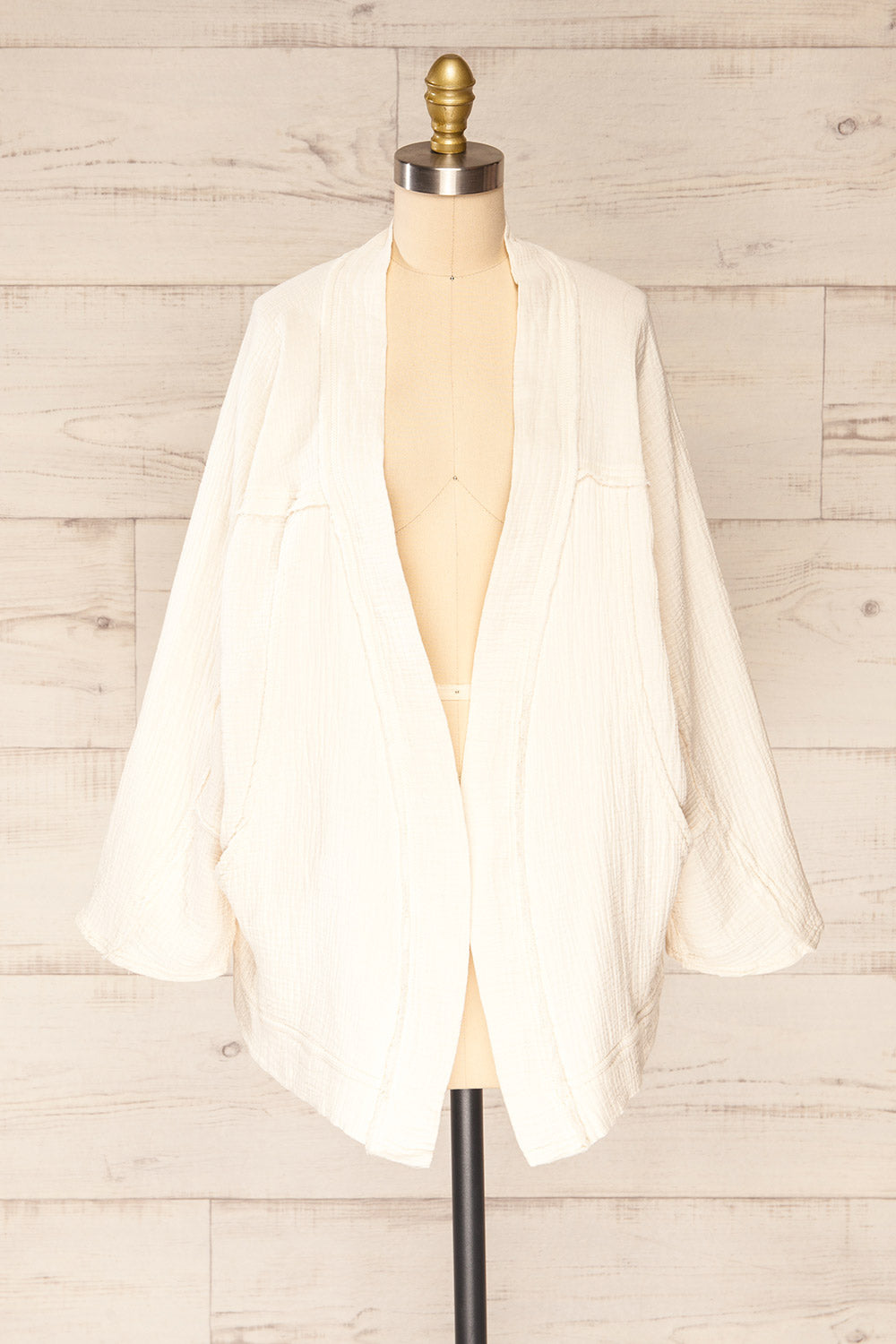 Seda Cream Textured Long Sleeve Kimono | La petite garçonne front view 