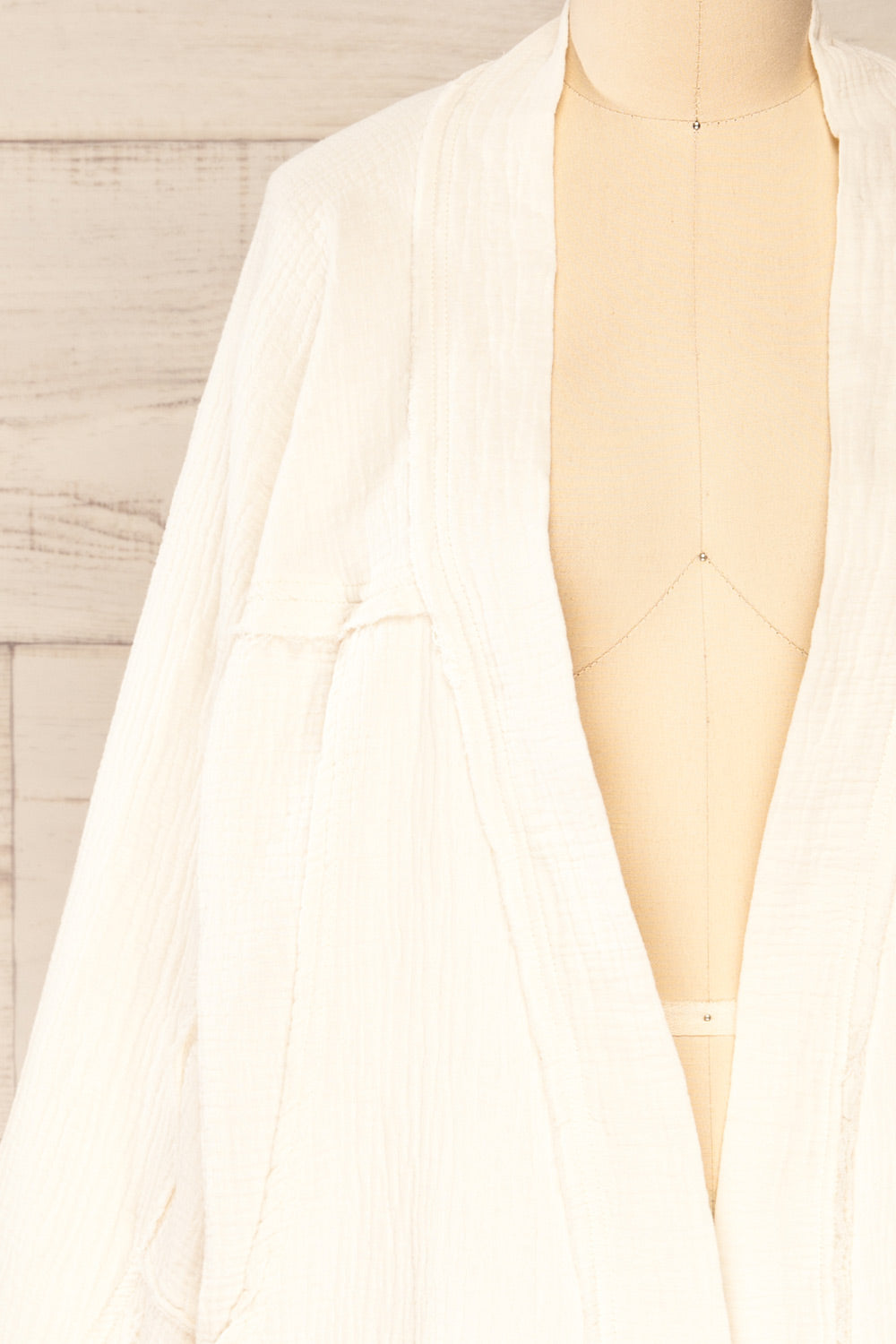 Seda Cream Textured Long Sleeve Kimono | La petite garçonne front close-up