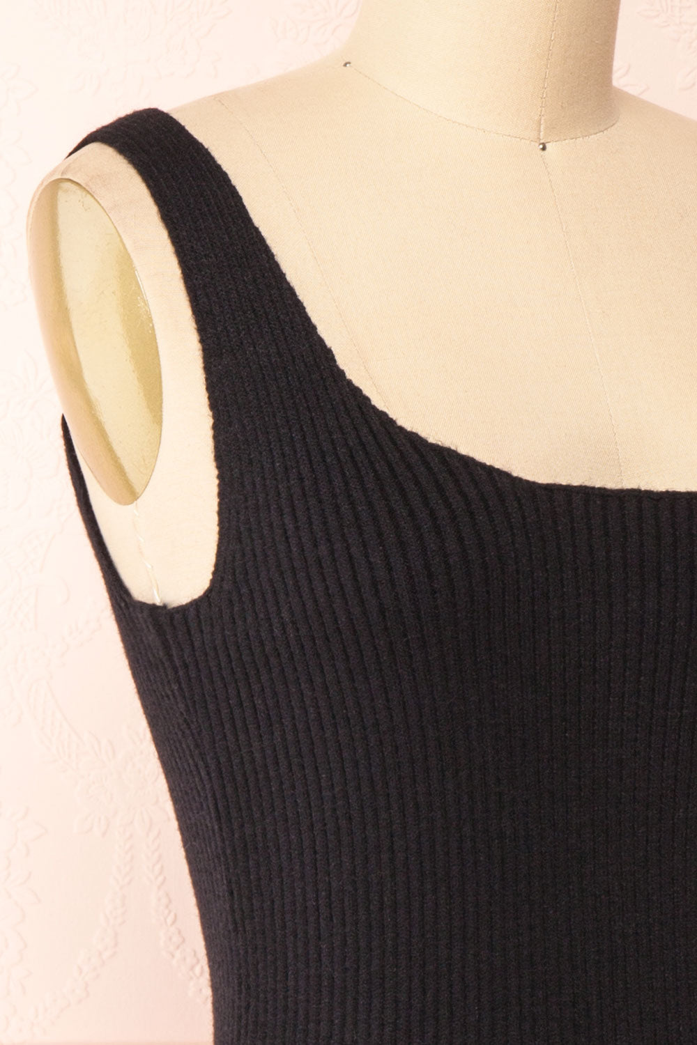 Set Cilia Black Cardigan & Fitted Midi Dress | Boutique 1861  side close-up