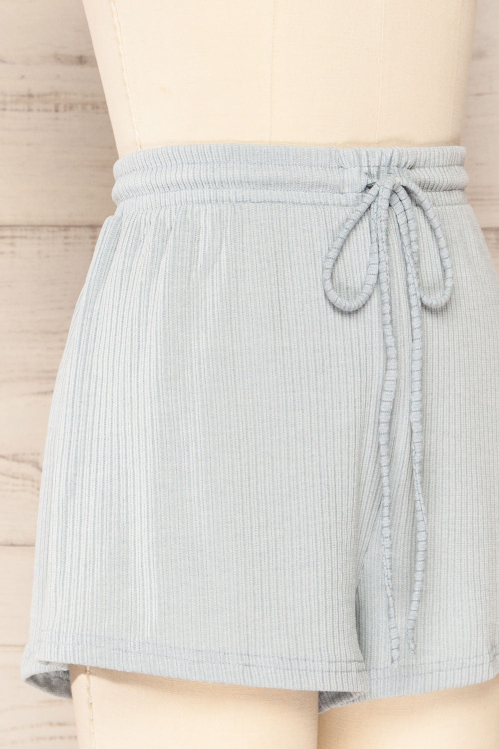 Set Dignes Blue Ribbed T-Shirt & Shorts | La petite garçonne back close up bottom