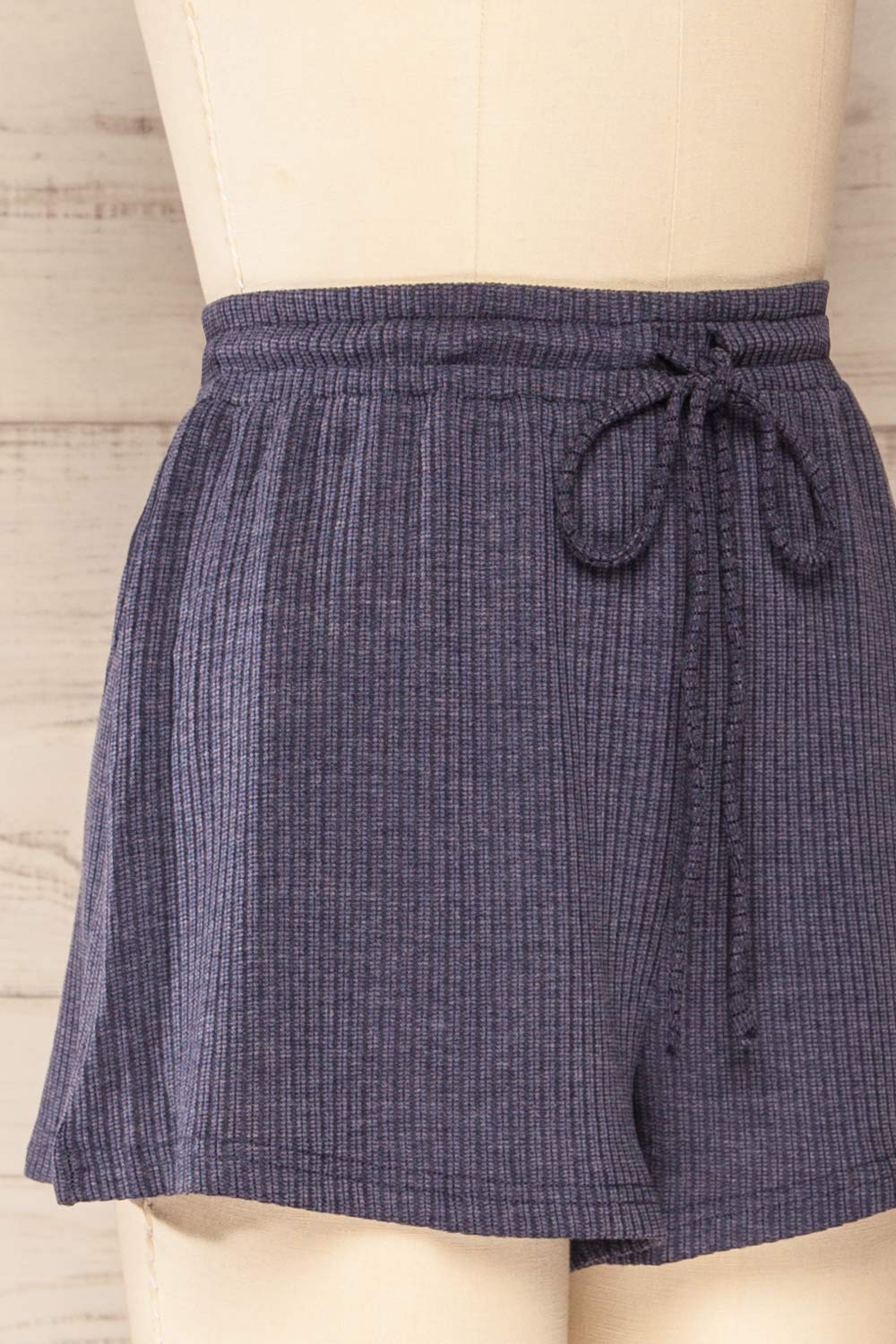 Set Dignes Navy Ribbed T-Shirt & Shorts Set | La petite garçonne side close up bottom