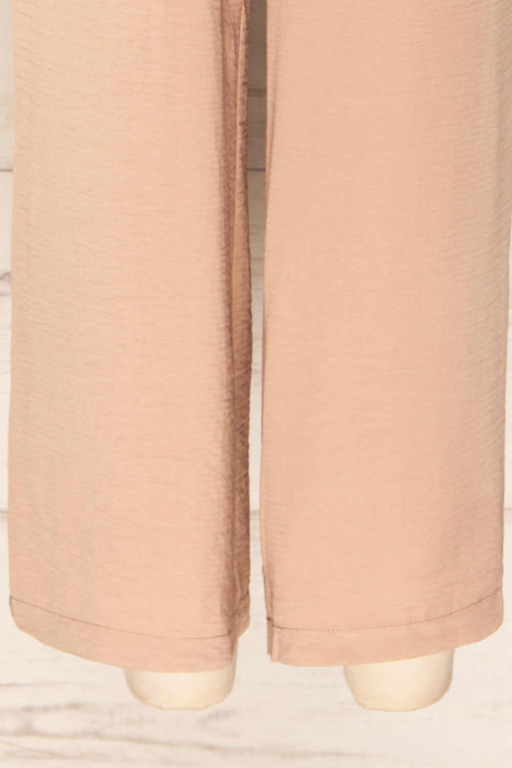 Set Iasi Camel Crop Top & Pants Set | La petite garçonne bottom legs close-up