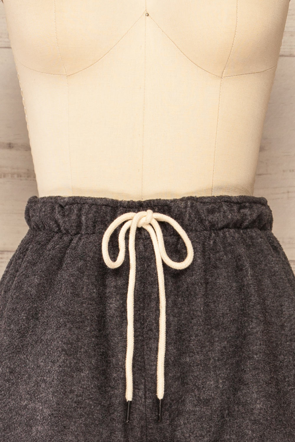 Set Jesen Charcoal Long Sleeve Top & Shorts | La petite garçonne front close-up