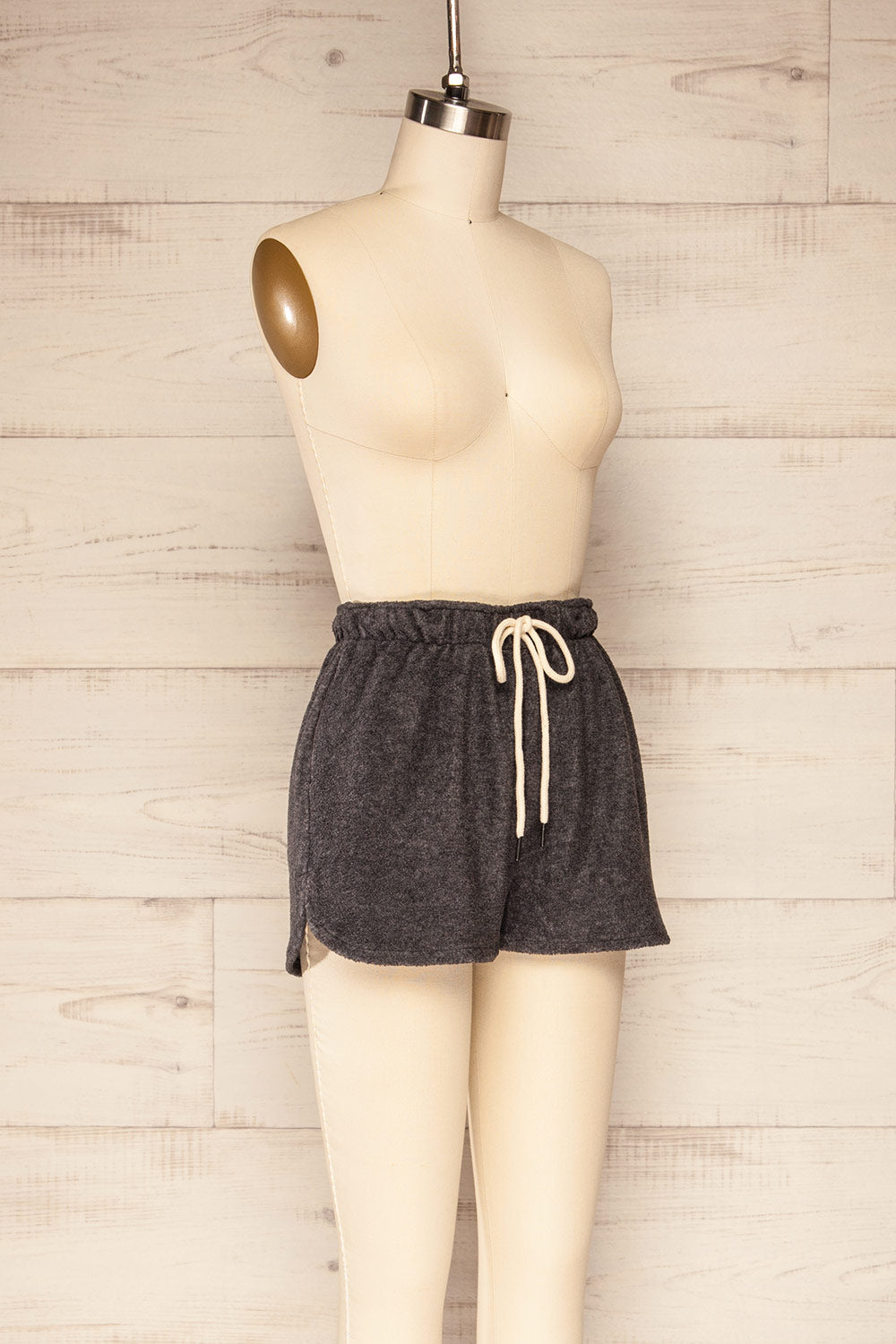 Set Jesen Charcoal Long Sleeve Top & Shorts | La petite garçonne side view
