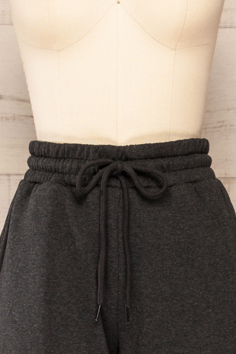 Set Laryk Dark Charcoal Sweater & Joggers | La Petite Garçonne front close-up