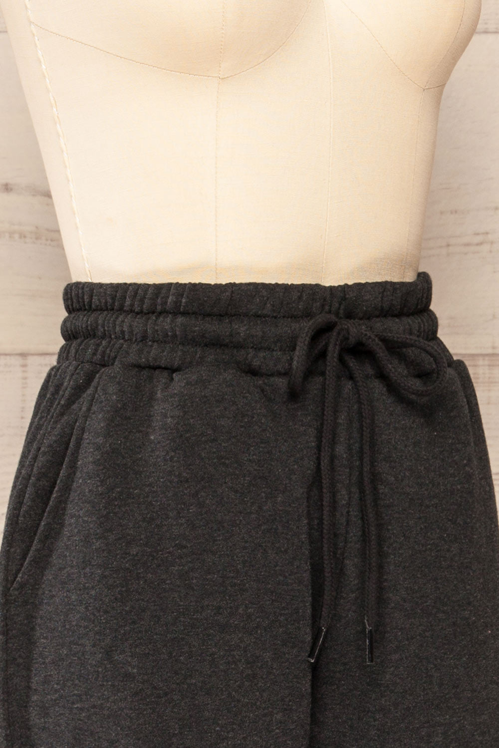 Set Laryk Dark Charcoal Sweater & Joggers | La Petite Garçonne side close-up