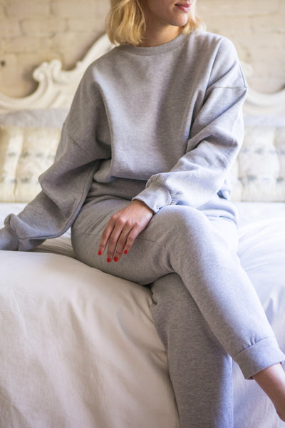 Set Laryk Dark Charcoal Sweater & Joggers | La Petite Garçonne model