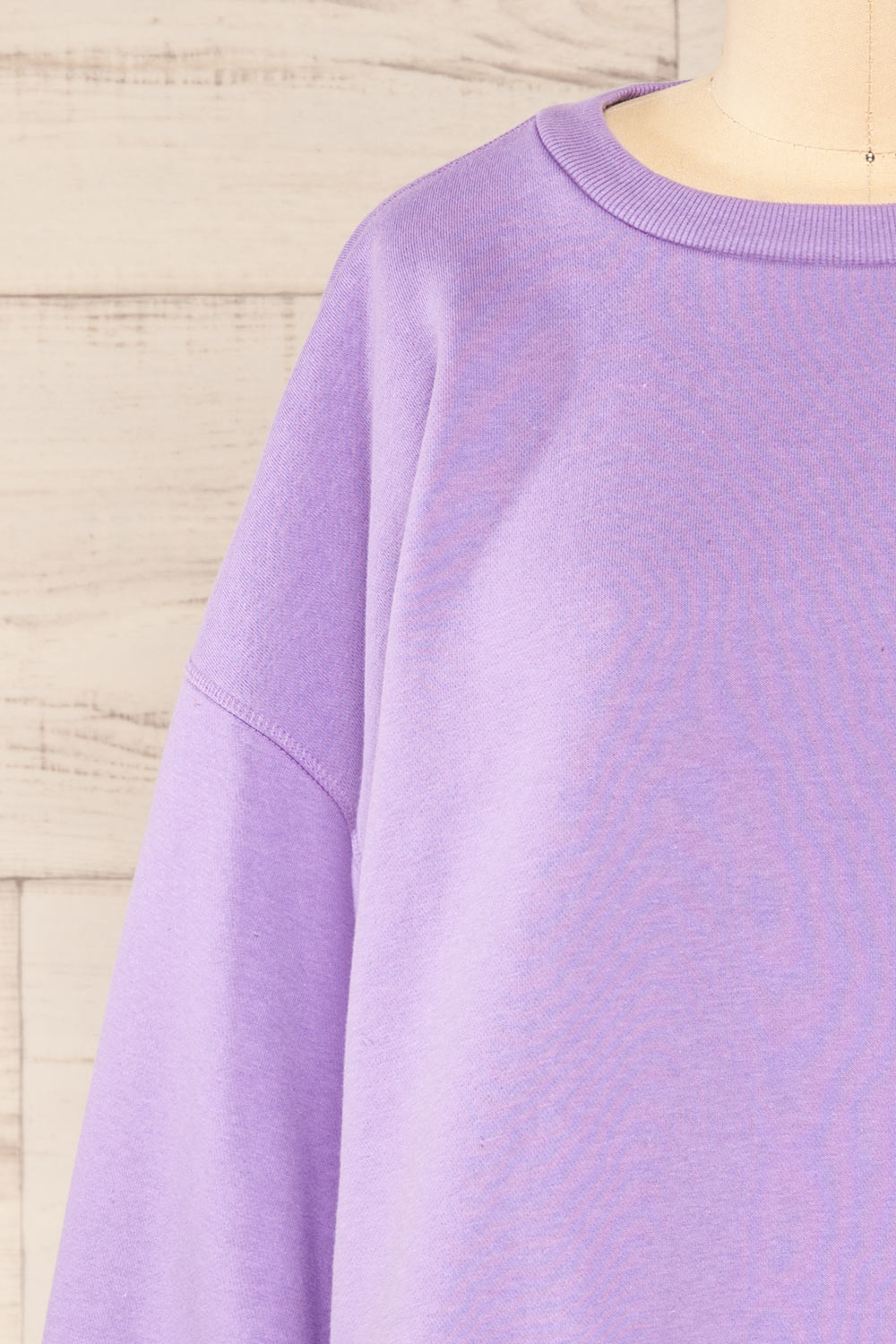 Set Luqa Lavender Sweater & Joggers | La petite garçonne top front close-up
