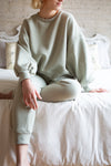 Set Luqa Brown Sweater & Joggers | La petite garçonne model