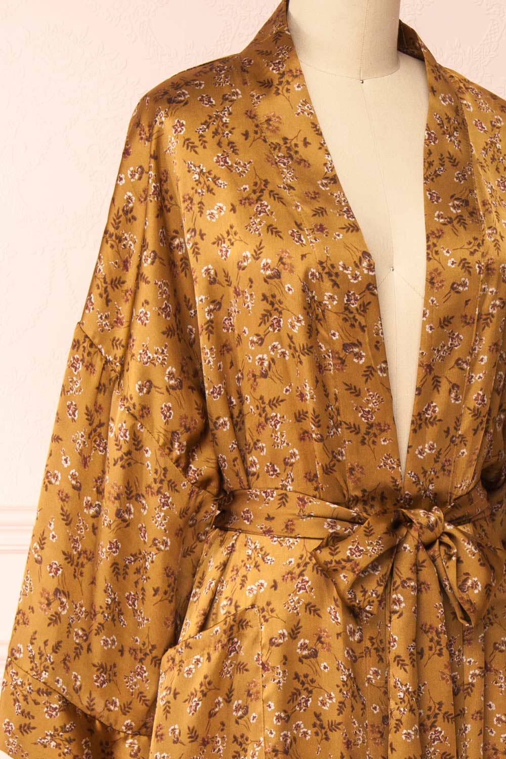 Shawnice Satin Floral Kimono | Boutique 1861 side close-up