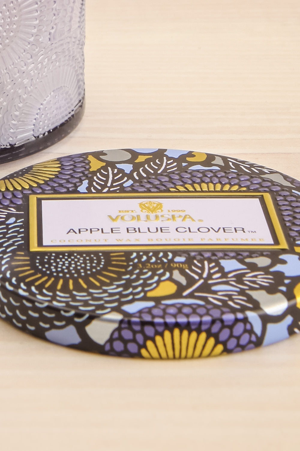Small Jar Candle Apple Blue Clover by Voluspa | La petite garçonne lid close-up