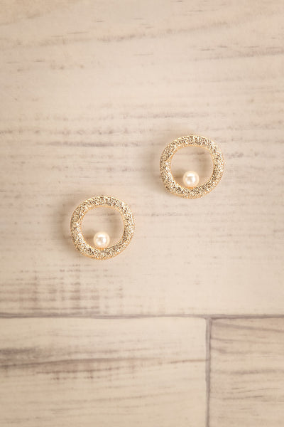Solutilis Textured Golden Hoop Earrings w Pearl | La Petite Garçonne