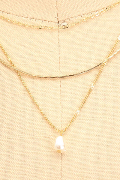 Solvi Layered Chain Necklace w/ Pearl Pendant | La petite garçonne close-up