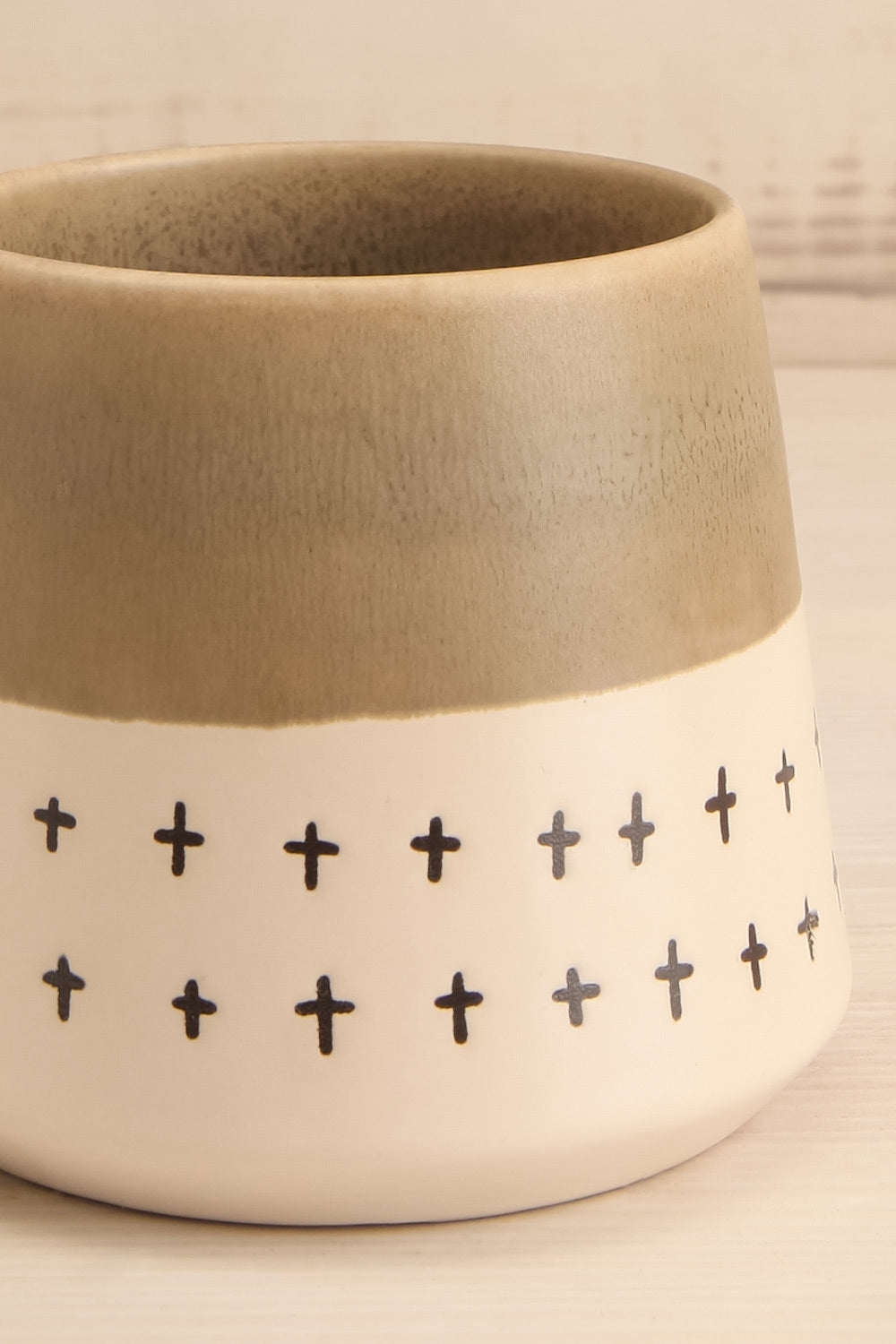 Sum Khaki Mug Two-Toned Polkadot Coffee Cup | La petite garçonne close-up 