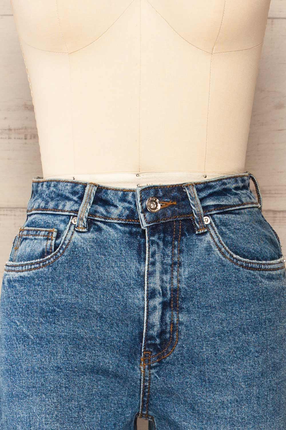 Supalayat High-Waisted Cropped Blue Jeans | La petite garçonne front close-up