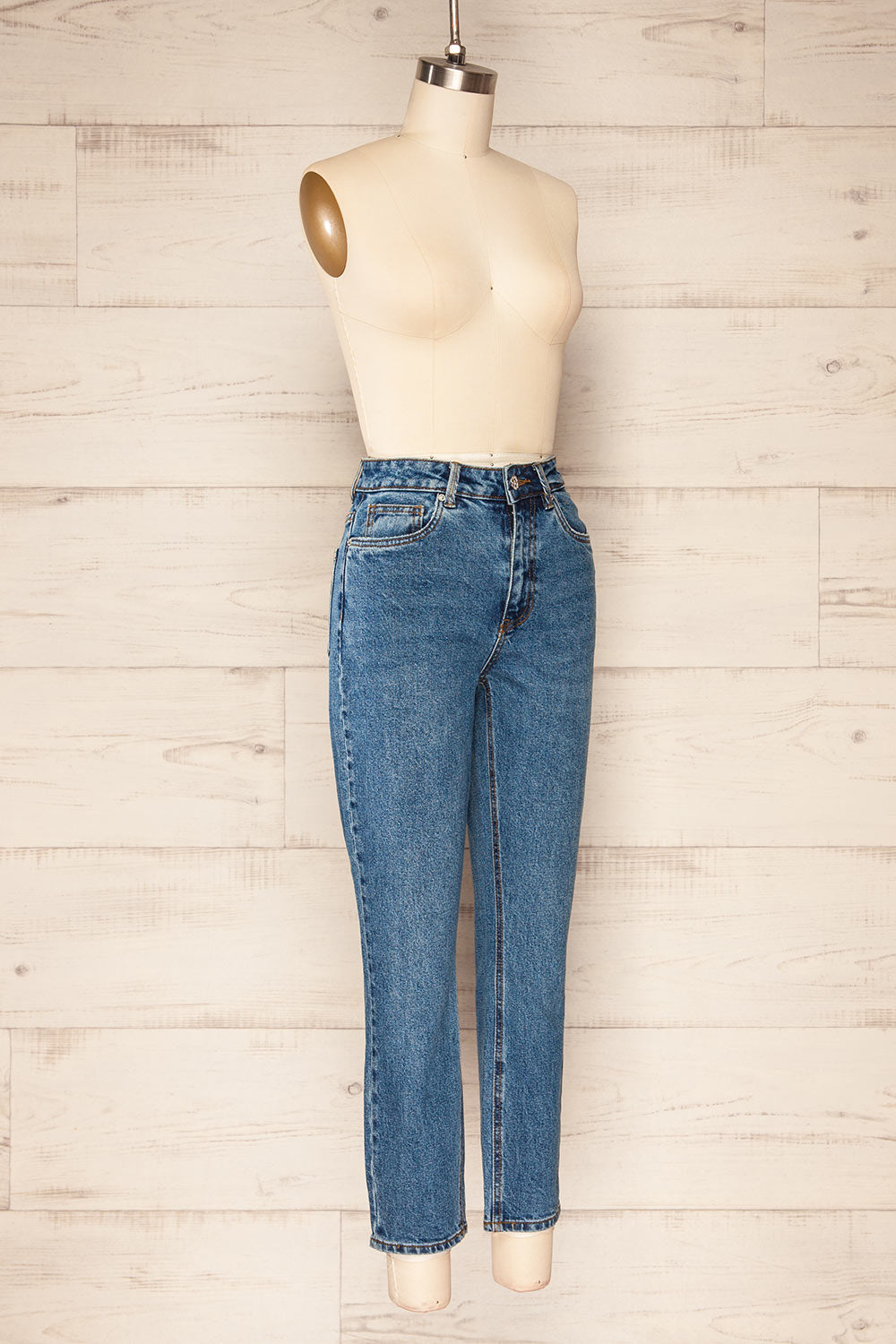 Supalayat High-Waisted Cropped Blue Jeans | La petite garçonne side view