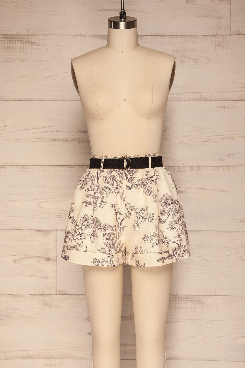 Tabitha Off-White Black Floral Shorts | La petite garçonne